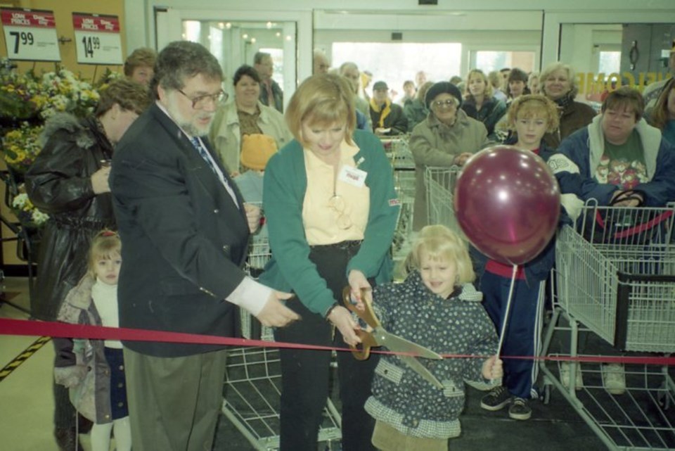 2024-09-18-rt-maxi-1998-ribbon-cut-flam-archives