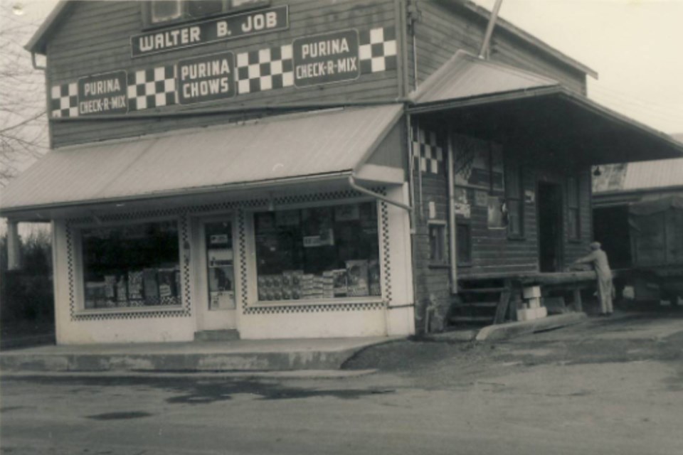 40-main-st-n-nov-63-flam-arch-photo