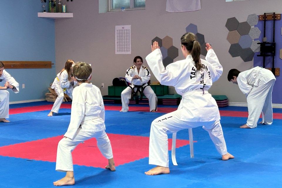 2024-10-02-montano-tkd-leading-class-baj