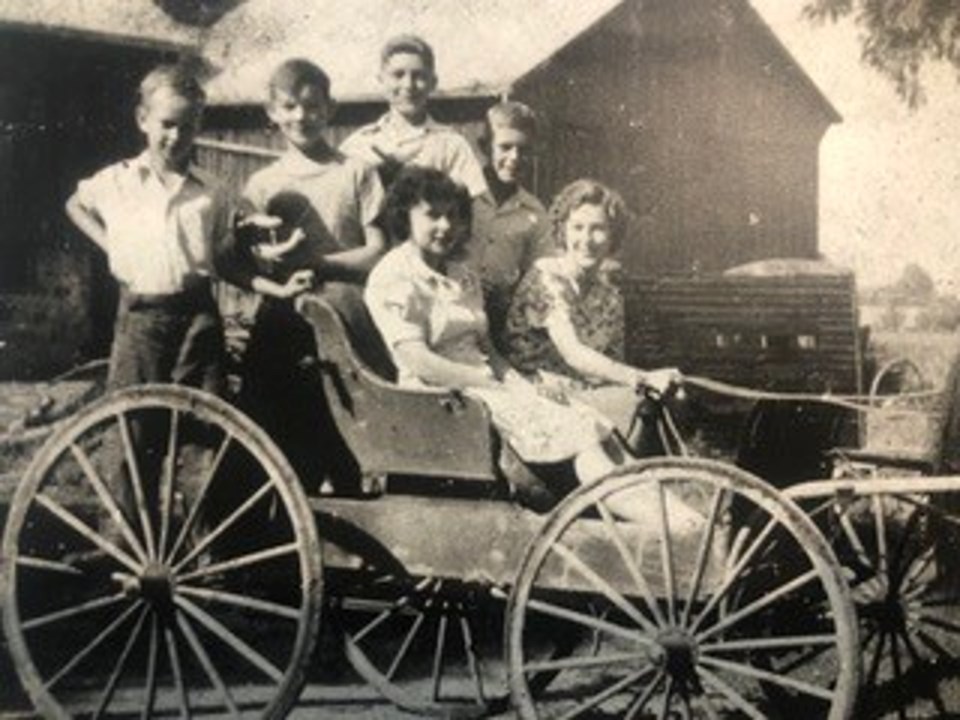 2025-01-20-journeys-eric-willis-c-1940-eric-left-and-family-at-willis-farm-on-centre-rd-sup