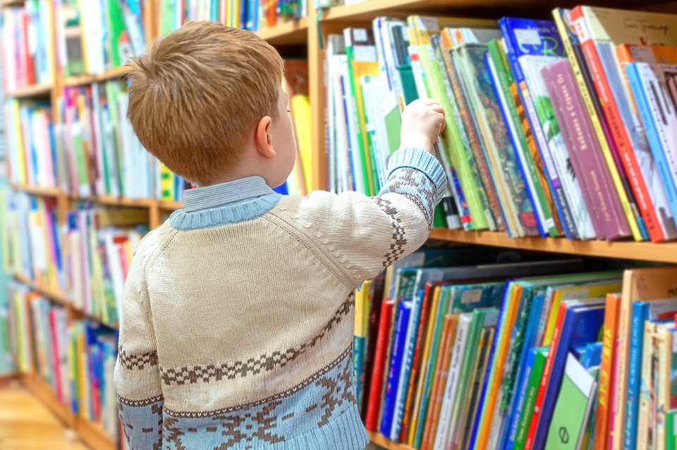 boy-library-book-0177-adobe-stock