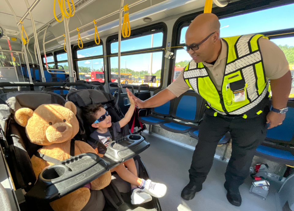 strollers-on-fairfax-connector