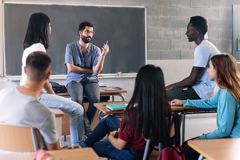 student-speaking-9185-adobe-stock