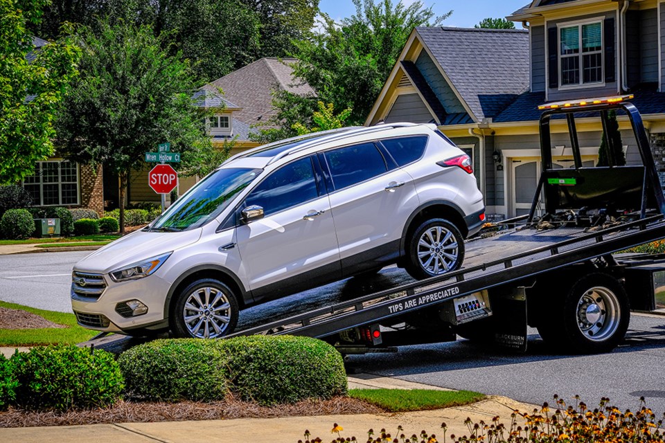 tow-truck-4661-adobe-stock