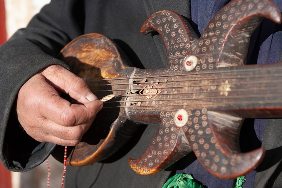 traditional-folk-music-0193-adobe-stock