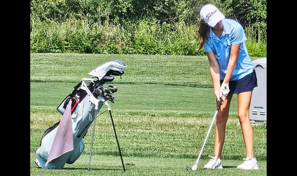 yorktown-female-golfer