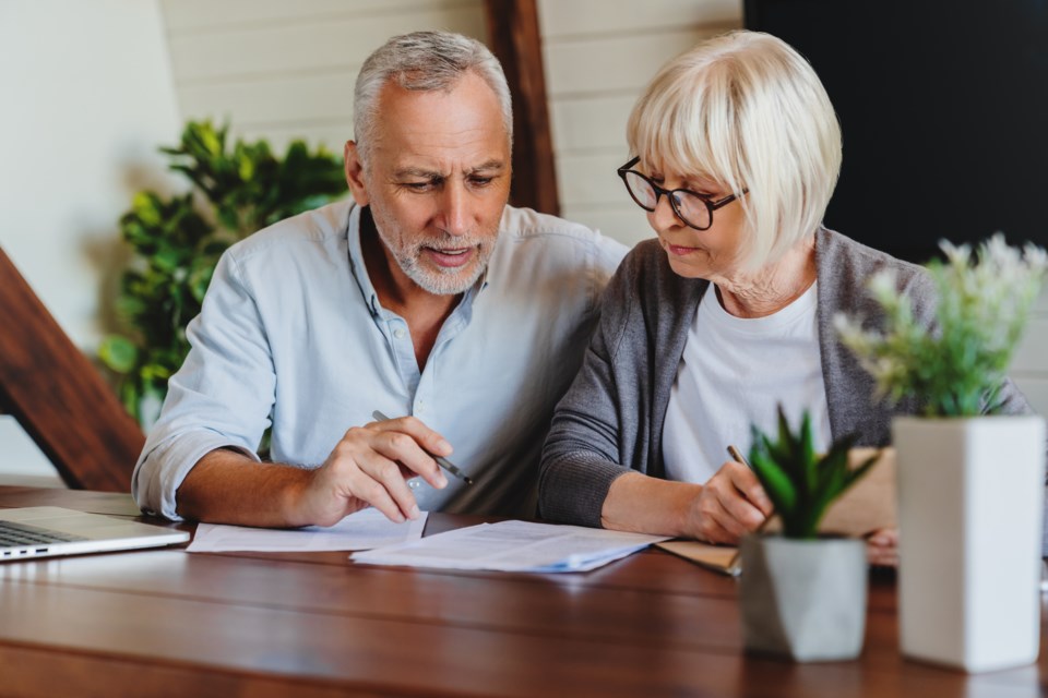 eldercouplelookingatfinances