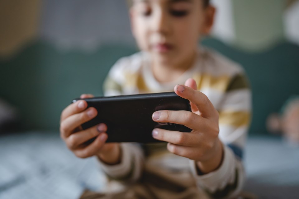 youngchildgamingoncellphone