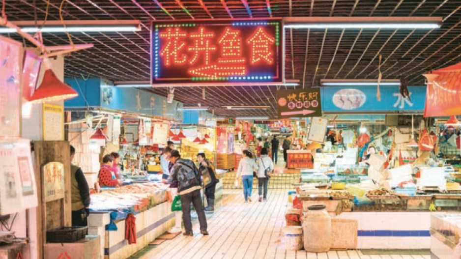 qingdaoseafoodmkt-credtipatapornkuanuishutterstock