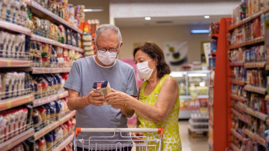 shopping-masks-gulcinragiboglu-istock-gettyimagesplus