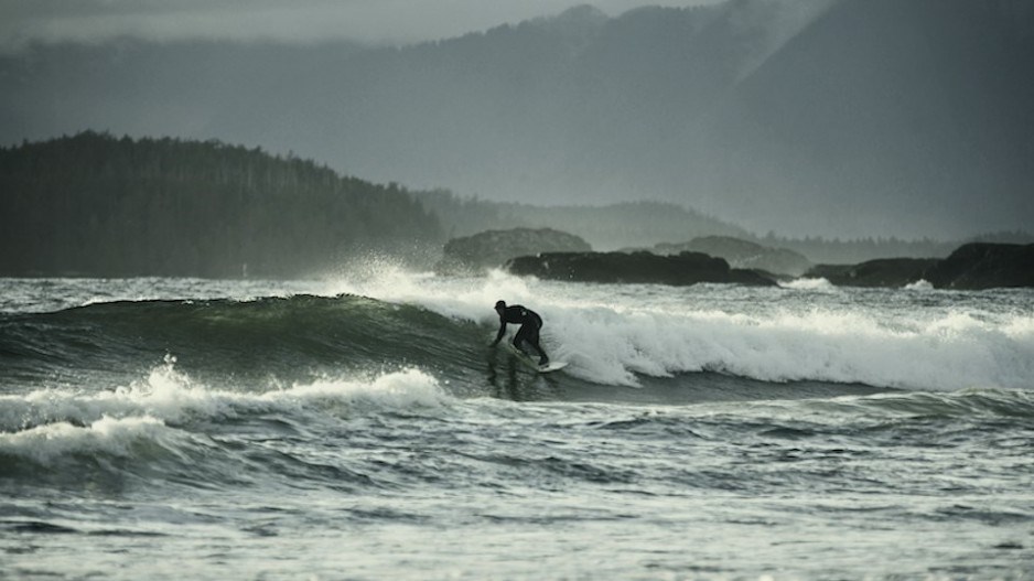 tofino-chesterman-beach-surfer