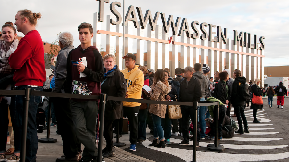 tsawwassen_mills_shoppers