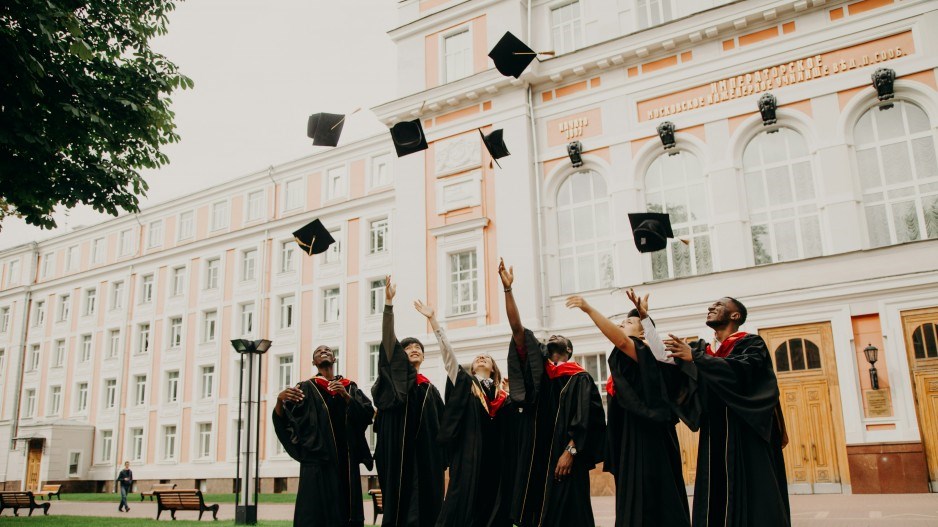 graduate-graduation-credit-rut-miit-unsplash