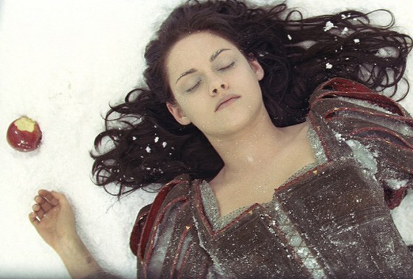 Kristen Stewart stars in Snow White and the Huntsman