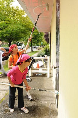 Sisters Isabella (pink) and Andrea Corral help with the installation at 47th & Fraser.