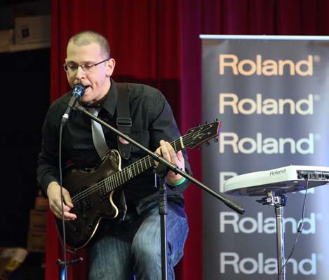 Jon Rosner, winner of the Boss Loop Station Championship, played for the crowd at the 鶹ýӳGuitar Show at the Croation Cultural Centre, Nov. 25. The show featured a Swap n Shop, as well as clinics, performances, player contests and an open mic.