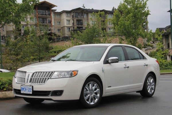 As you'd expect, the MKZ has iconic Lincoln design cues, including the split-wing grill and the Lincoln star prominent front and back and on the front quarter panels.