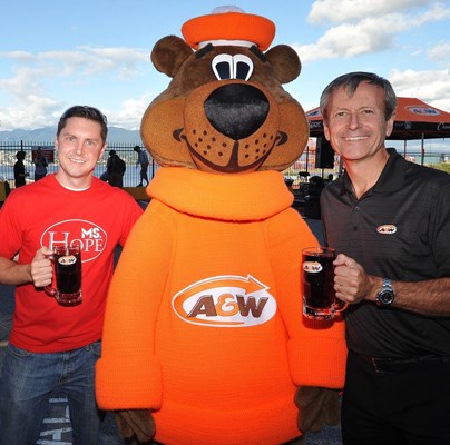 John Pringle and A&W Canada CEO Paul Hollands toasted with mugs of root beer the $1.25 million raised from Cruisin' for a Cause. A dollar from every Teen Burger sold across Canada was donated to help end Muscular Sclerosis.