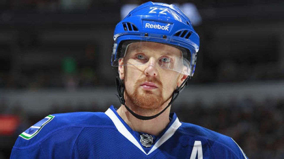 1026 GOAL POSTS Daniel Sedin