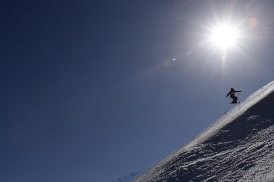 saʴý's Dara Howell of Huntsville, Ont. competes in a women's freestyle skiing slopestyle qualification round at the Phoenix Snow Park at the 2018 Winter Olympic Games in Pyeongchang, South Korea, Saturday, Feb. 17, 2018.