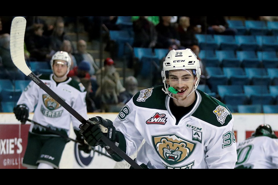 Broncos Lose to Winter Hawks - Swift Current Broncos