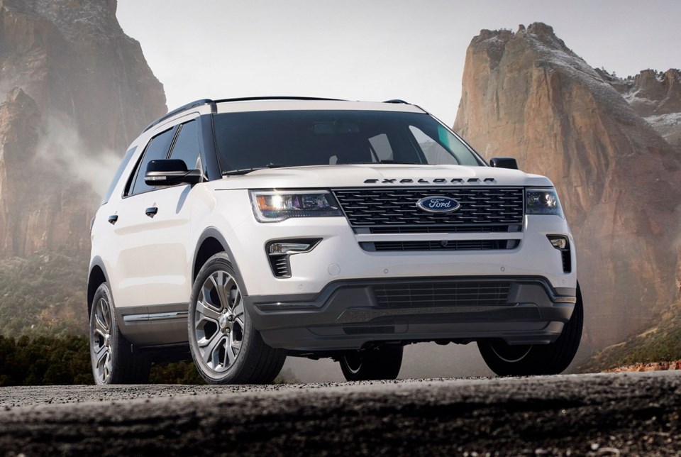 2018 Ford Explorer Sport002.jpg