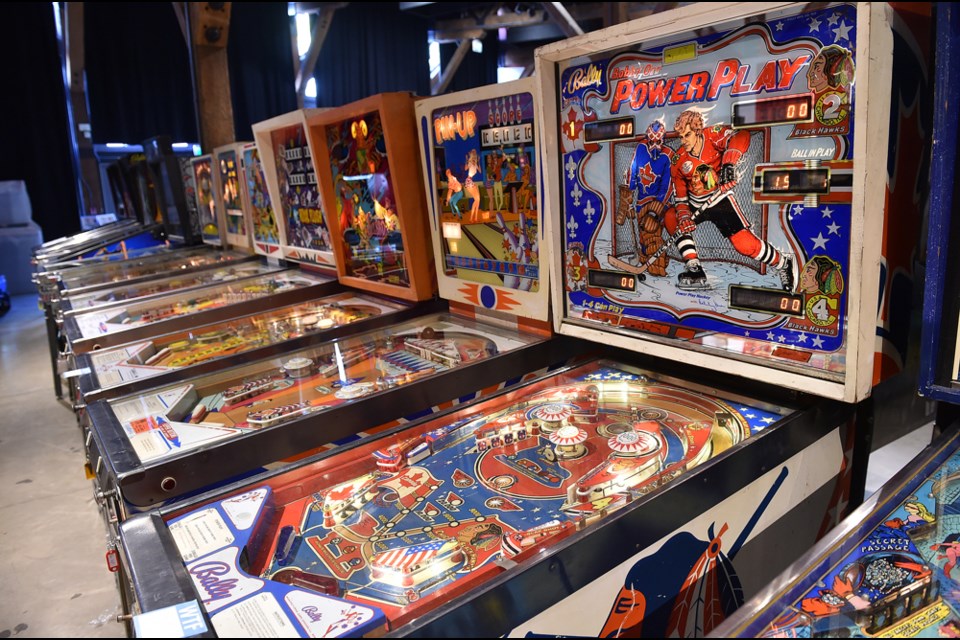 Bobby Orr  On A Pinball Machine  In A Blackhawks Uniform