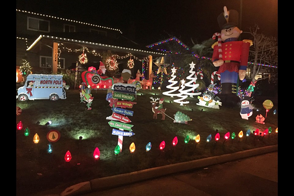 These North Shore Christmas light displays will brighten your day (PHOTOS)  - North Shore News