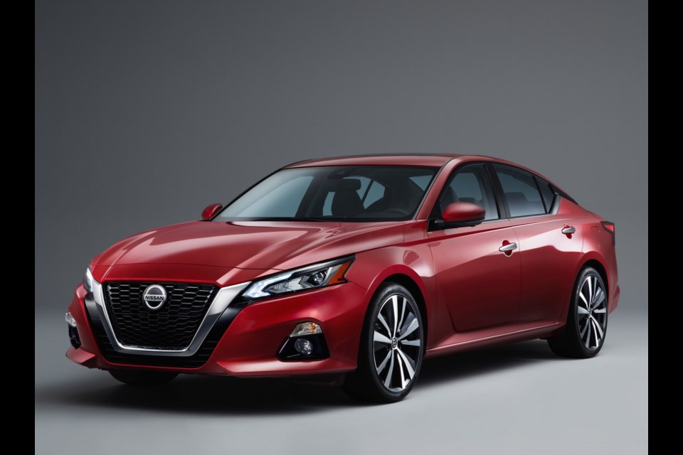 The all-new Altima takes its inspiration from the award-winning Nissan Vmotion 2.0 concept, which debuted at the 2017 North American International Auto Show in Detroit. Like the show car, the production Altima attracts immediate attention with its athletic stance and proportions &lsquo;&Auml;&igrave lower, wider and more dynamic than previous generations, thanks in part to new platform packaging and the use of two new low-profile engine designs.