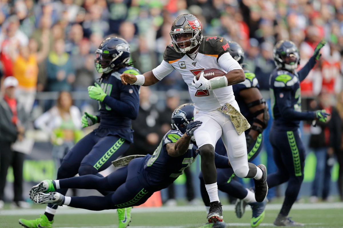 Russell Wilson throws five touchdowns as Seattle Seahawks outlast Tampa Bay  Buccaneers 