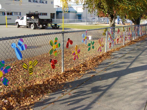 Garden City students team up with other community members, creating fence art in an effort to bring beauty to the school.