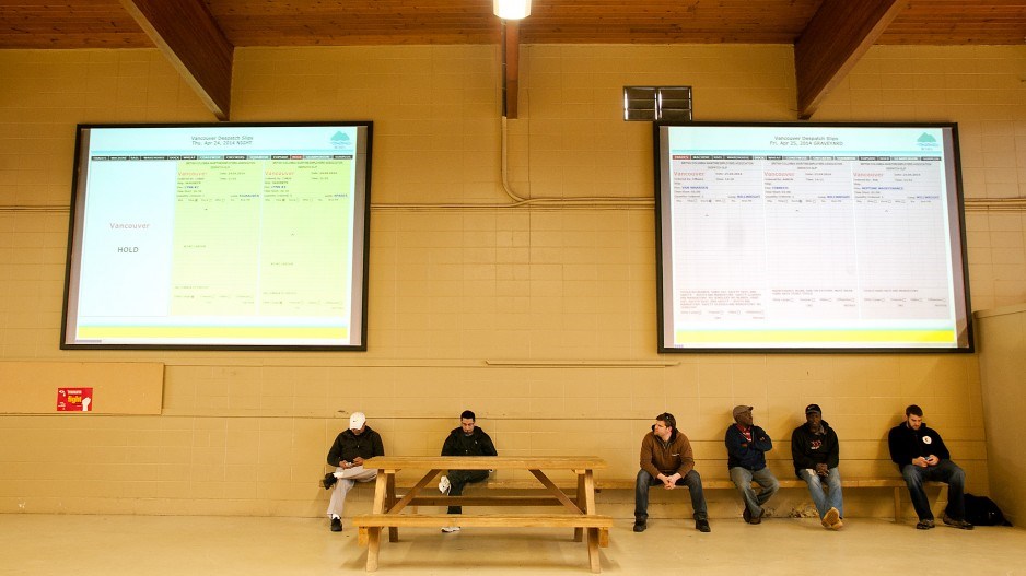 鶹ýӳport workers wait at a dispatch hall. Photo Chung Chow