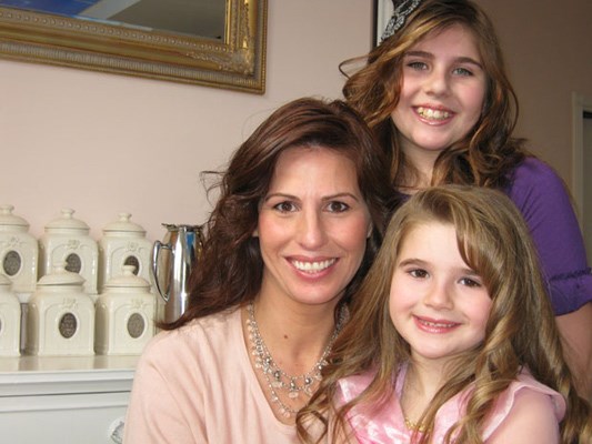 Tanya Porter brings her two daughters, Jessica, 11, and Mackenzie, 5, to the tearoom, the possible beginnings of a Sunday ritual.