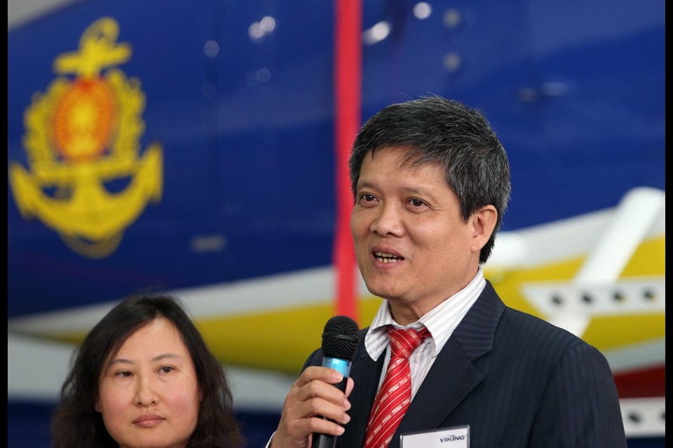 Vietnam Consul General Dung Quang Tran addresses pilot graduates at Viking Air.