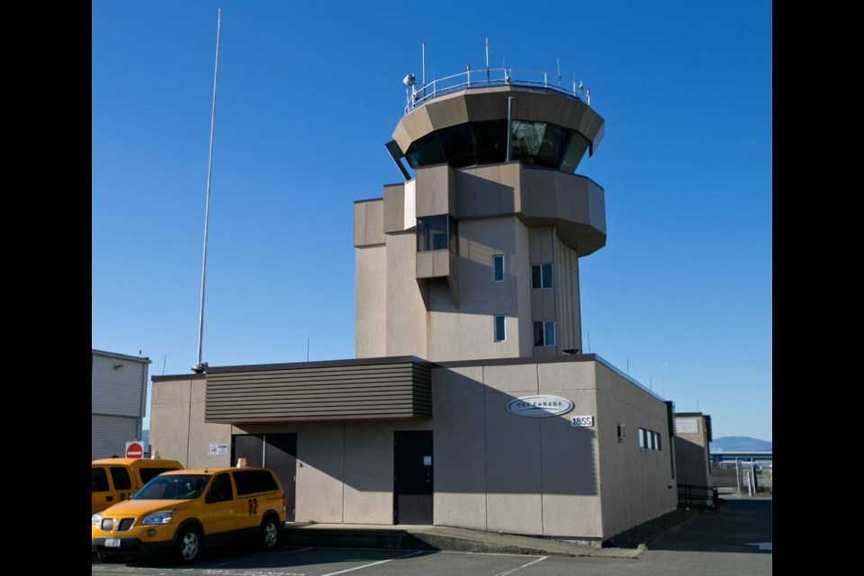 The control tower at Victoria International Airport. Darren Stone, saʴý