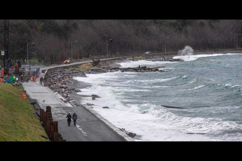 VICTORIA, B.C.: DECEMBER 30, 2020-Waves crash against the seawall in Ross Bay in    Victoria, B.C. December  30, 2020. (DARREN STONE, TIMES COLONIST). For City story by Stand Alone.