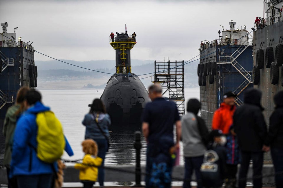 Navy returns submarine HMCS Corner Brook to the water - Victoria