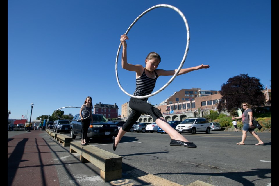 Gallery Victoria Buskers Festival Photo Gallery Victoria Times Colonist