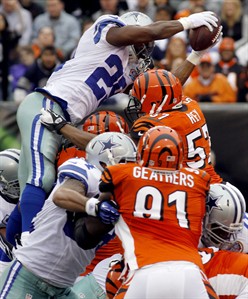 Grieving' Cowboys beat Bengals 20-19 on field goal