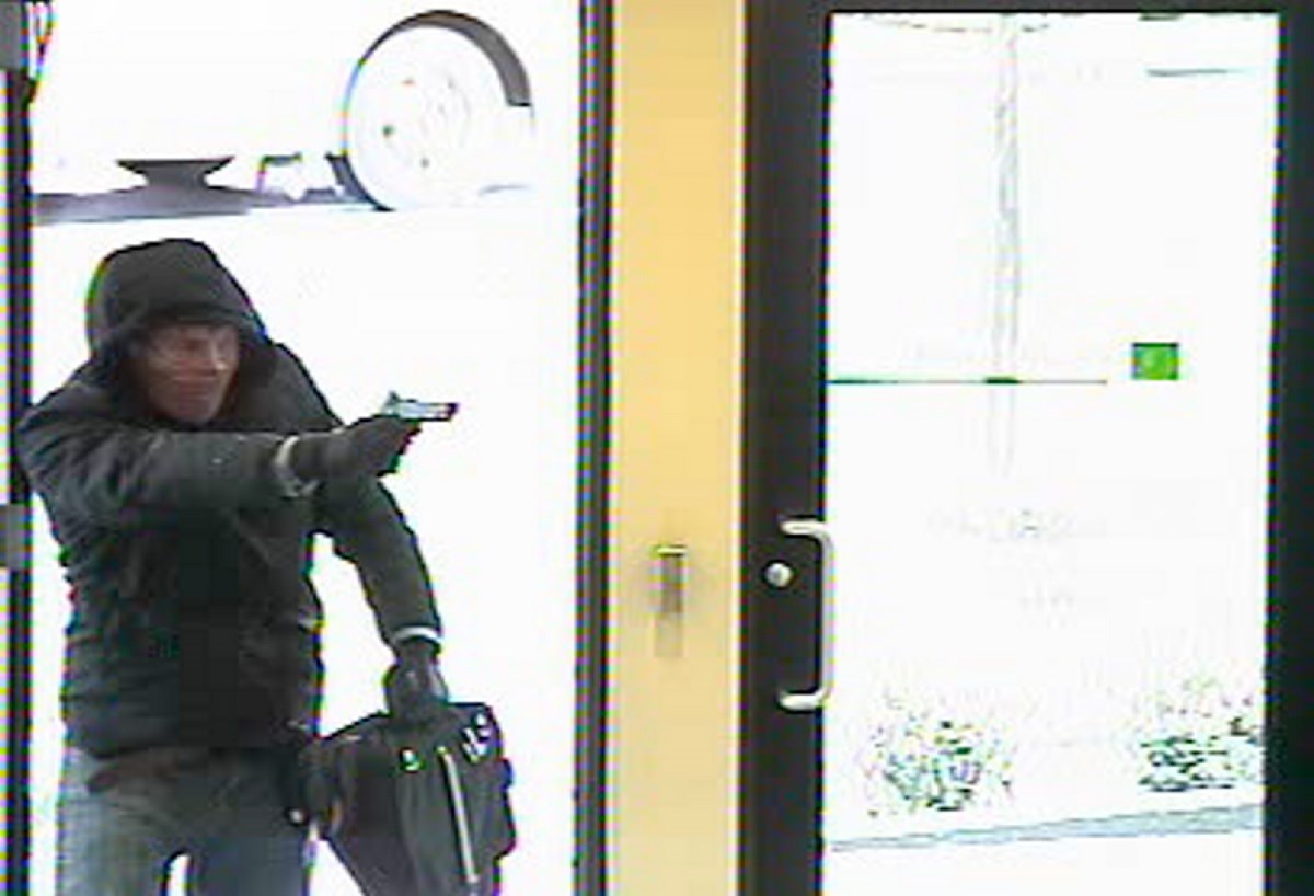 Saanich Police Release Photos Of Suspect In TD Canada Trust Robbery   37561 Suspect Entering1 ;w=1200;h=818;mode=crop