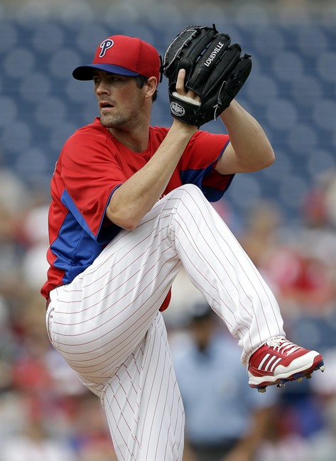 Cole Hamels honors former teammate Roy Halladay