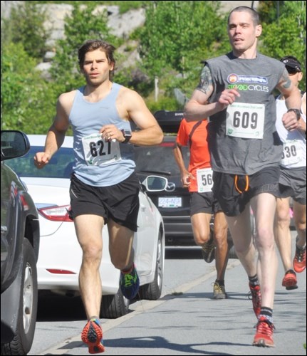 鶹resident Silas Wiefelspuett (left) jockeys for position during the SOTF trail race on Saturday (May 31).