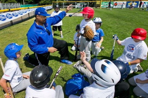 Roberto Alomar, Blue Jays greats lead coaching clinics in Victoria