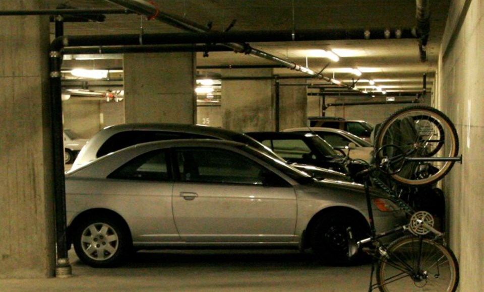 C7-0410-parking.jpg