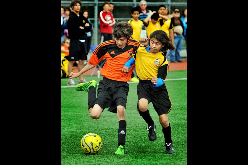 090114 - Burnaby, BC
Chung Chow photo
Westburn Youth Soccer Labour Day Tournament at Burnaby Lake Sports Complex
U-13 Gold - Wesburn Galaxy (orange) vs Cliff Avenue Thunder
Contact: Mike Iallonardo - Wesbuen coach - miallonardo@taigabuilding.com (604-351-8534)
Contact: Mike Di Girolamo - Cliff Avenue coach - 604-808-3574
Cliff's Matthew Conder and Wesburn's Sebastien Poivevin