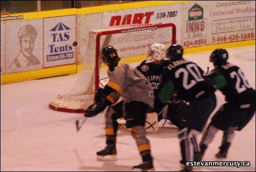 The Estevan Bruins took on the Kindersley Klippers Saturday October 30th. The bruins came out on top winning 6-2.