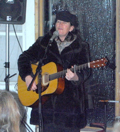 Representing the North, and winning the audience with her unique voice and deep lyrics, Yukon-based singer/songwriter Kim Beggs opened the show at Moose Mountain Pottery on Saturday, Nov. 6.