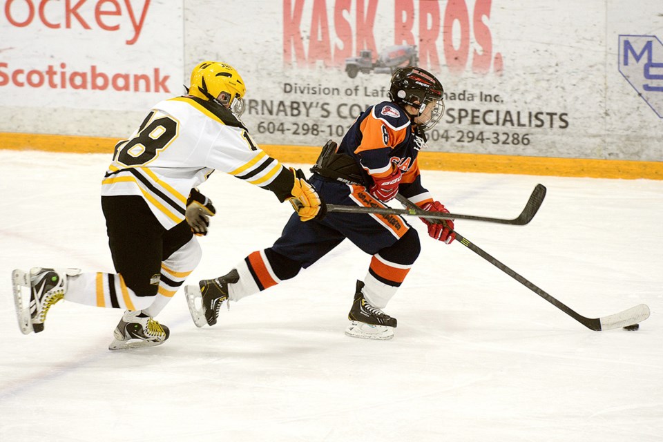 11-01-14
Burnaby Winter Club peewee A1 vs Seafair.
Photo: Jennifer Gauthier