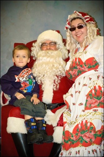 Viewpoint Photography photographed approximately 120 families Saturday at Frontier Mall, and was able to donate $700 to the Empty Stocking Fund. A total of 142 photos were printed. Mrs. Claus and Santa enjoyed their visit with all the girls and boys who stopped by.