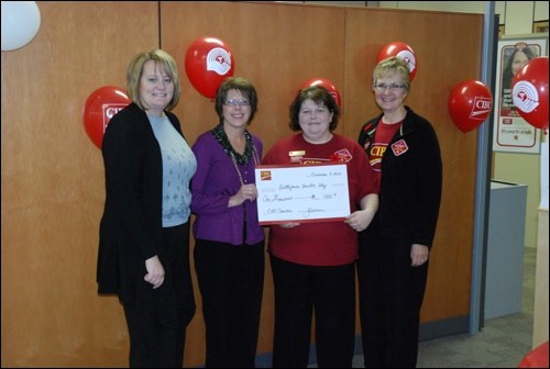 Friday the Battlefords United Way received another donation, this time for $1,000 from the CIBC North Battleford branch. Melaine Ducommum and Jane Zielke of the Battlefords United Way receive a cheque from Jamie Calder, CIBC assistant branch manager, and Marlene McDonald, CIBC financial advisor. Battlefords United Way have achieved about 75 per cent of their total goal and Zielke says more is on the way.